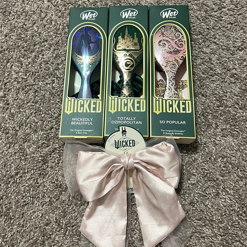 Wet Brush Wicked Collection Set + Glinda Bow